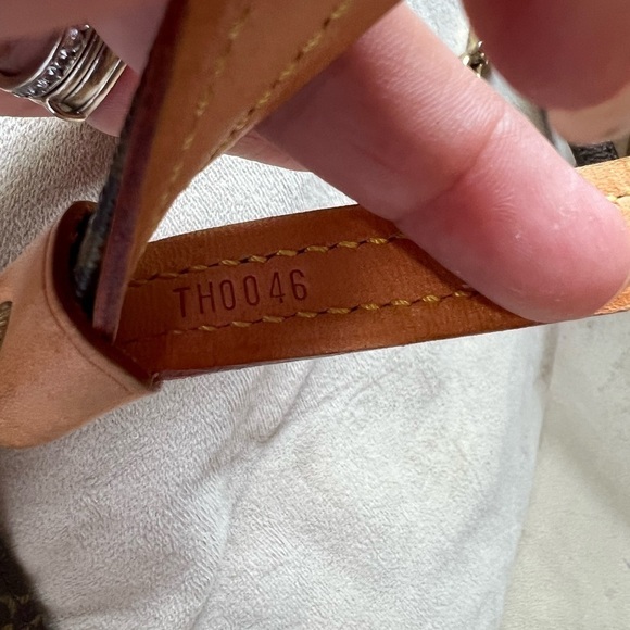 Louis Vuitton dog leash and collar. - Picture 6 of 11